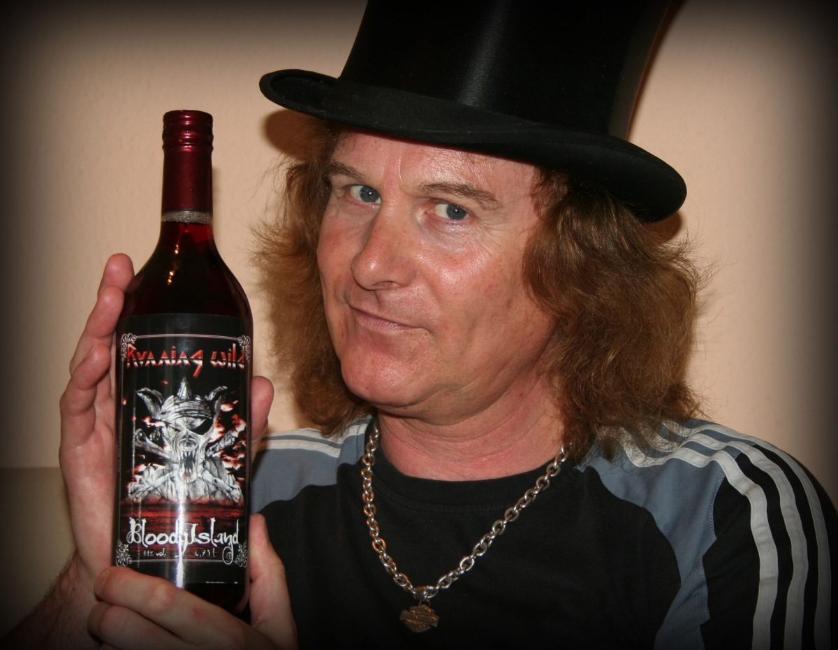 Running Wild Met / Wein Bloody Island